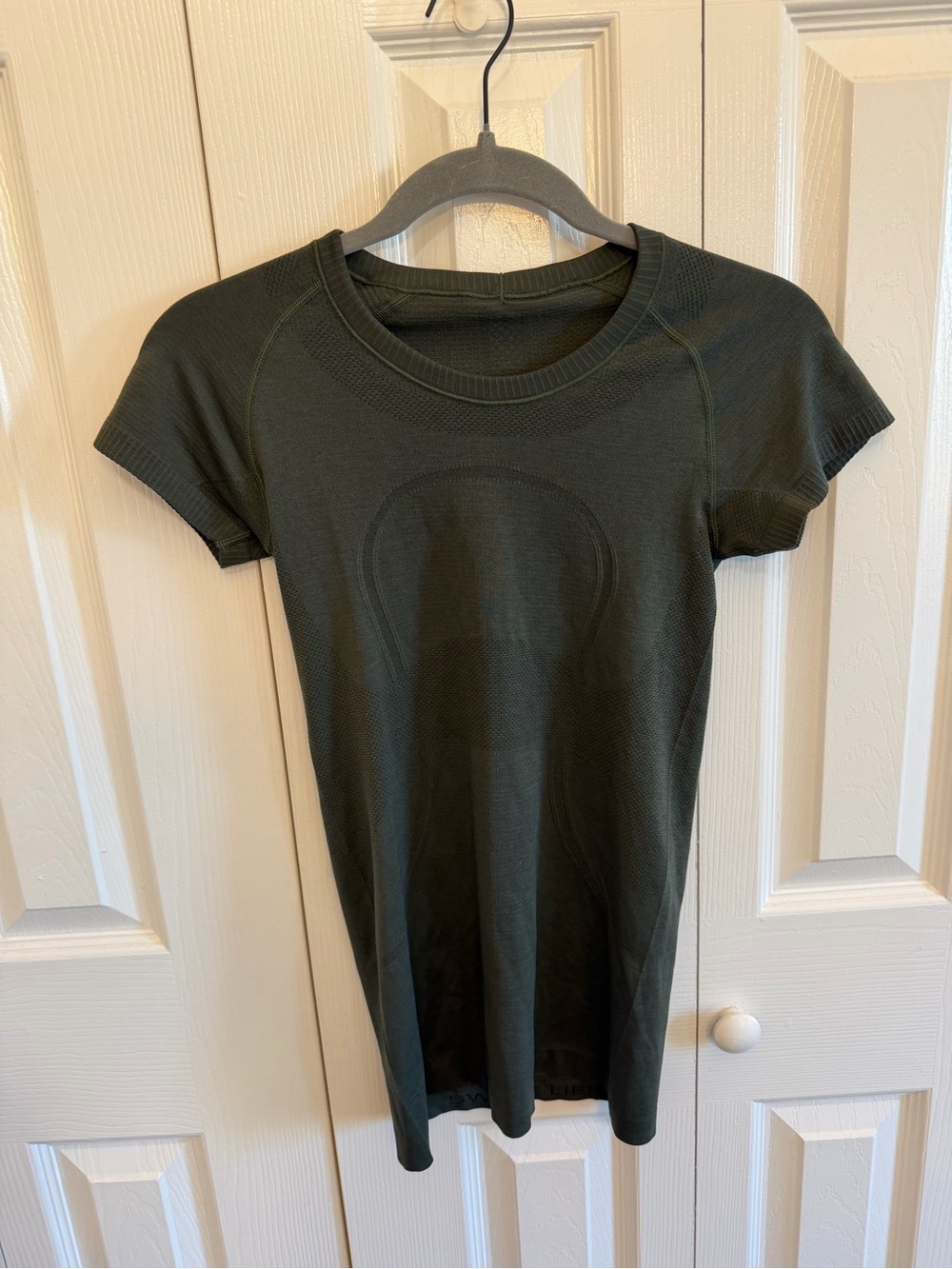 Lululemon Swiftly Tech Short Sleeve Crew Dark Olive Size 4 - Picture 4 of 6
